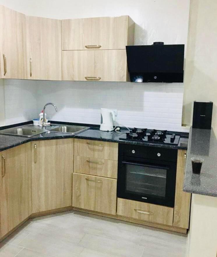 Tameo Apartment Батуми Екстериор снимка