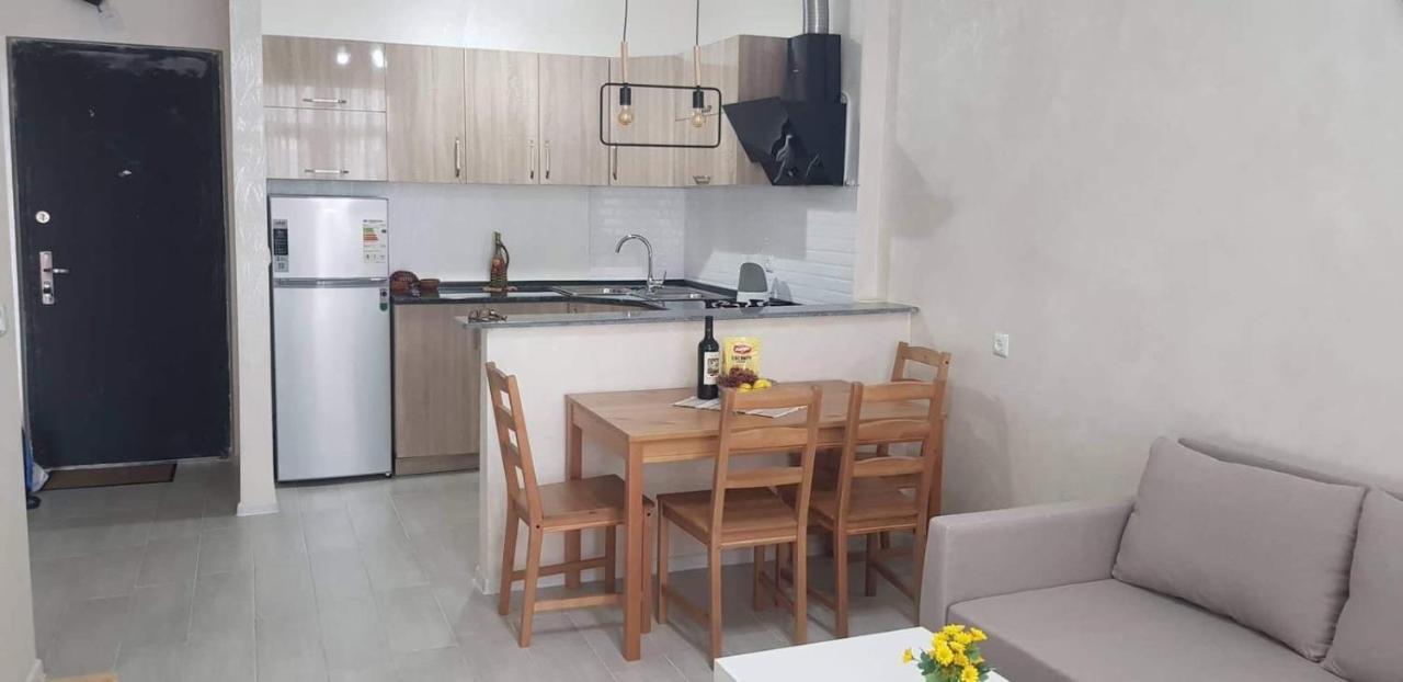 Tameo Apartment Батуми Екстериор снимка
