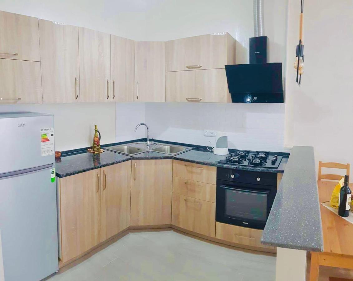 Tameo Apartment Батуми Екстериор снимка