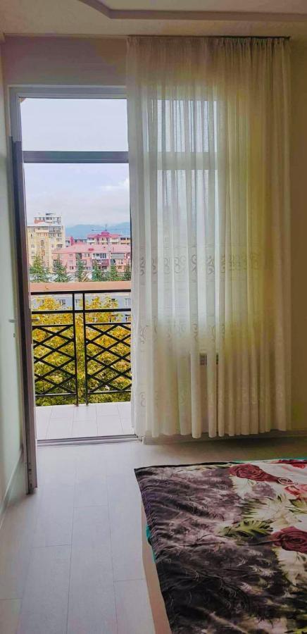 Tameo Apartment Батуми Екстериор снимка